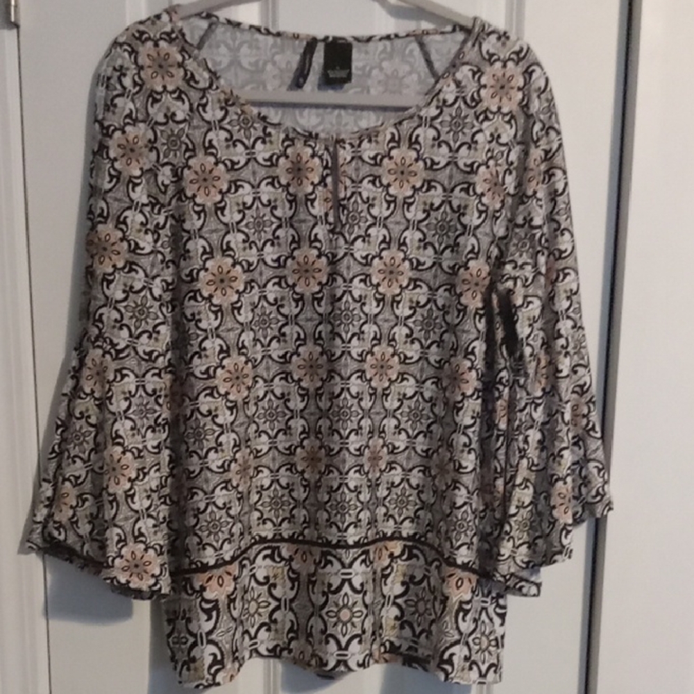 New Directions Black and Cream Floral Blouse